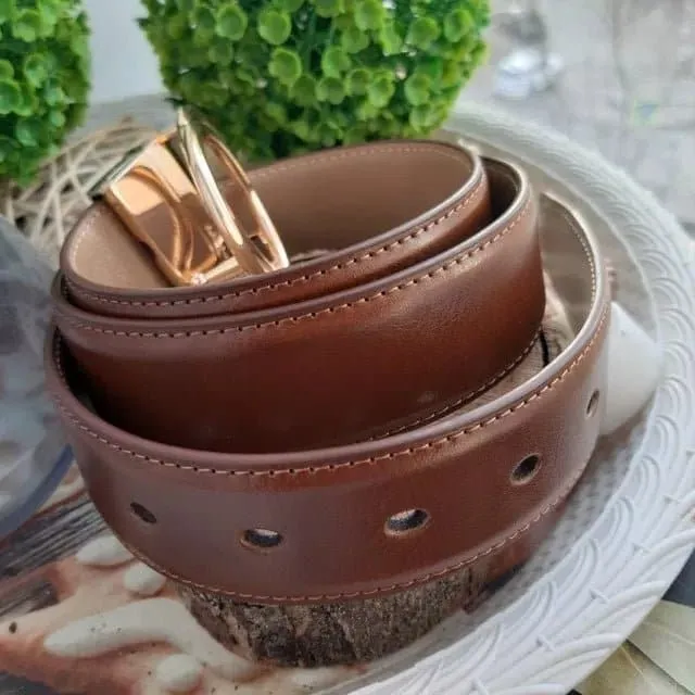 Leather Reversible Belt: Elegant Two-in-One Accessory for Men and Women