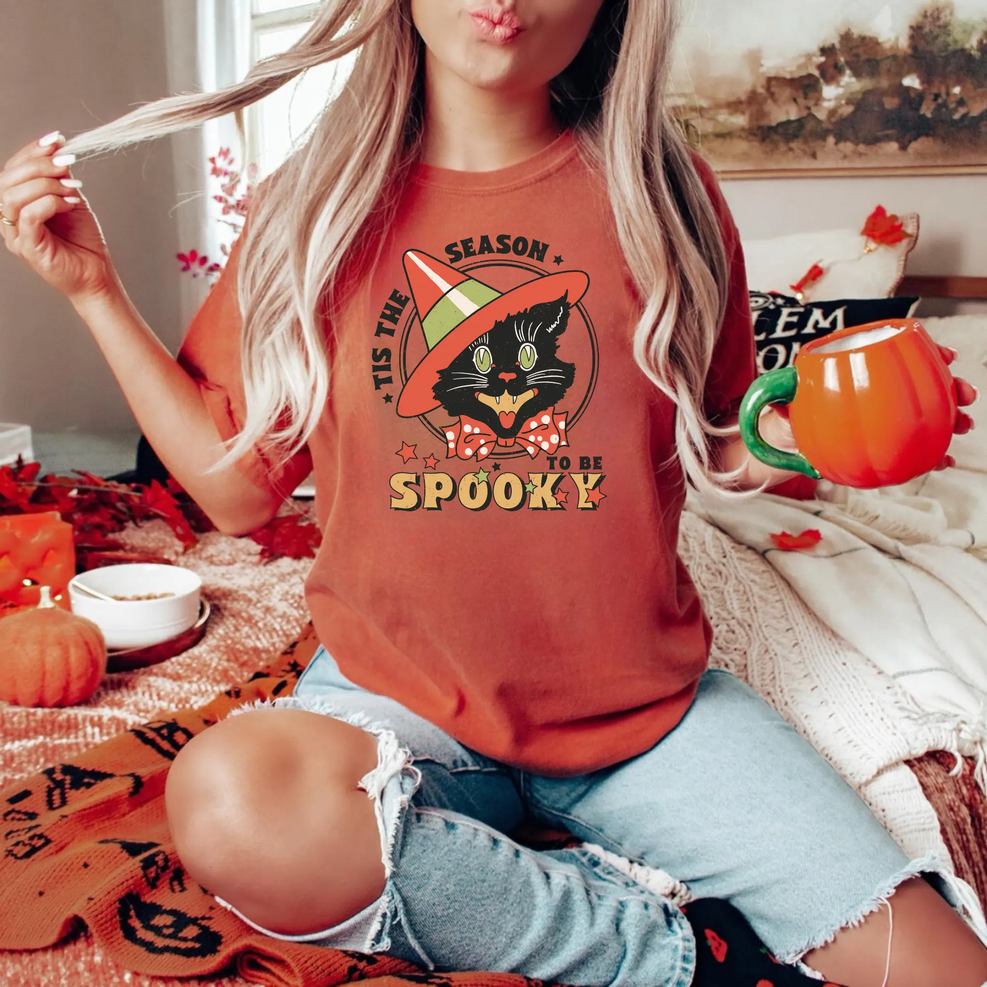 Tis The Season To Be Spooky | Vintage Halloween Cat Shirt